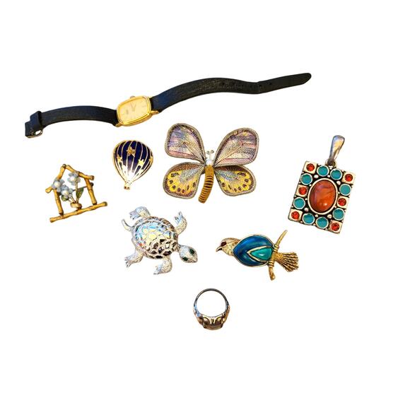 Lot 8 Vintage Jewelry Lot Ring Broochs Seiko Watch Turtle Aztec Charm - Picture 1 of 16